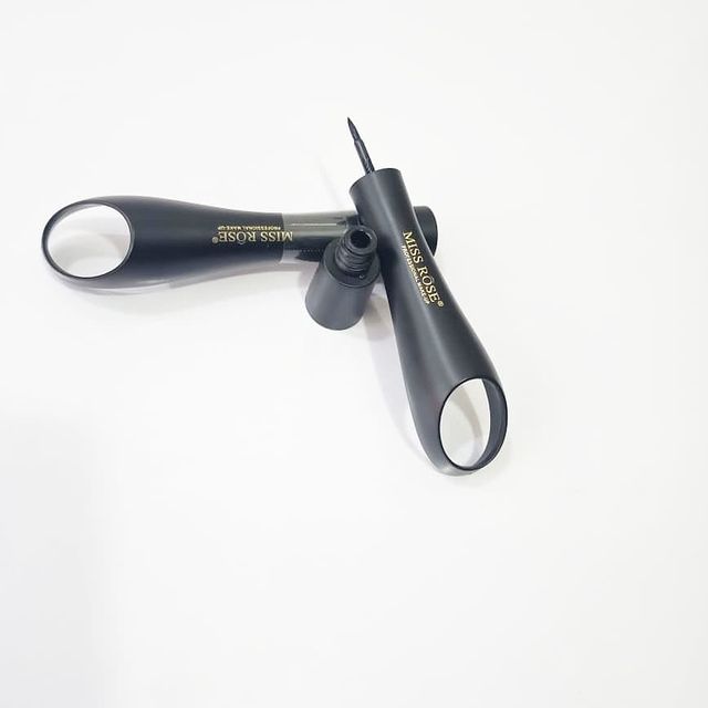 Miss Rose Lazy Finger Ring  Eyeliner