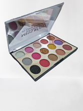 Load image into Gallery viewer, Miss Rose 15 Colours Eyeshadows Kit
